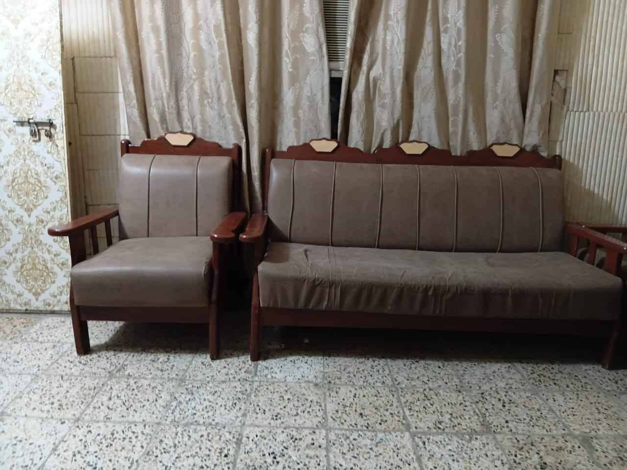 تخم صاج 10مقاعد نظيف كلش ألسعر 150مستعجلين علبيعه عنوان بغداد الحبيبيه ‏‪***********‬‏ الشراي يتصل فقط مكلف بلنشر بغداد, العراق
