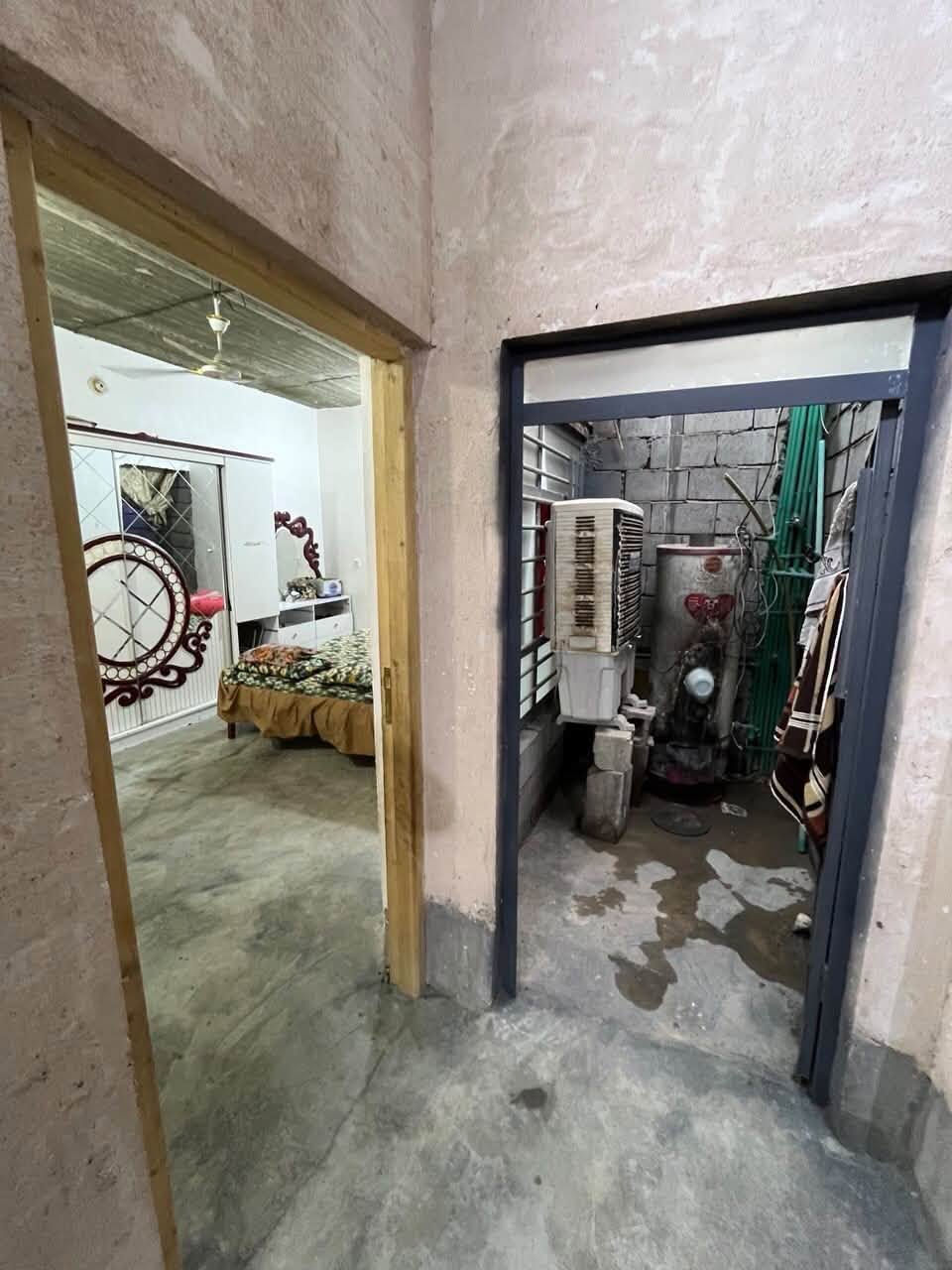🌟 عِرض عقاري جديد ومميز من مكتبنا:

​🏡 النوع: دار كلك  (للبيع)
📍 الموقع: قرب شارع الحولي 
📐 المساحة: 200 مربع بالسند بواجهة 10 امتار و نزال20 امتار
🔴 الخدمات: تتوفر ماء إسالة و كهرباء و مجاري و تبليط
🔴 محتويات البيت : غرفتين نوم و صالة و مطبخ و استقبال و منور و صحيات 

​💰 السعر: 45 مليون دينار و السعر قابل للتفاوض
​📞 للاستفسار والتواصل أو لمعاينة العقار، يسعدنا استقبالكم في:
🏢 مكتب الرحمة | الكائن على شارع السيد محمد (ع)
📱 أو الاتصال مباشرة على الأرقام التالية:
​وسام أبو علي: ***********
​علي: ***********
​أهلاً وسهلاً بالجميع 🤝
