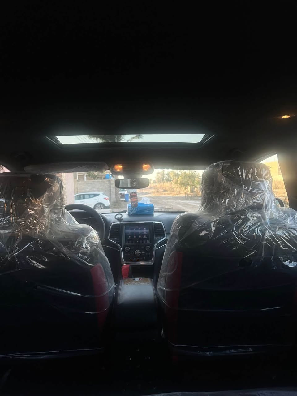 للبيع 2018 Jeep Limited (جيب المتد) - وارد أمريكي.
مواصفات كاملة Limited ) و تفاصيل مميزة

الموديل: 2018

السعر 200 

المواصفات المتد (Limited) أعلى فئة بصمة، شاشة كبيرة، كراسي جلد كهرباء، رادار كاميرا، وغيرها من المواصفات

حالة الضرر حادث موضح بالصورة 

.

الوضعية السيارة نظيفة جداً وبحالة ممتازة، جاهزة

للاستخدام وما محتاجة أي مصاريف.
***********
