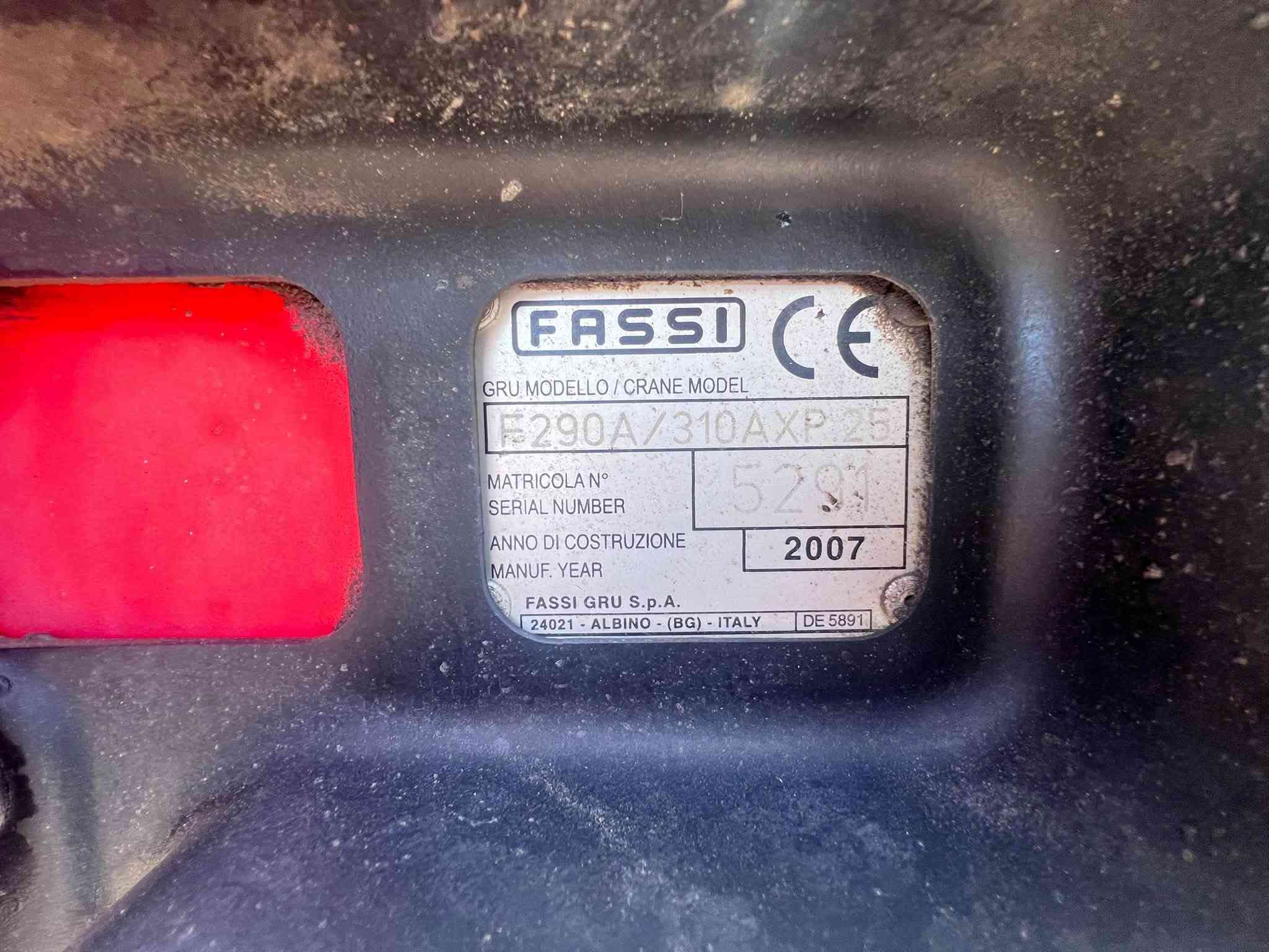 سكانيه للبيع كرين2007 سياره مديل 2002 مكانها بصره للتصال ***********

