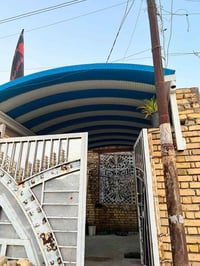 سقيفه • باب شارع