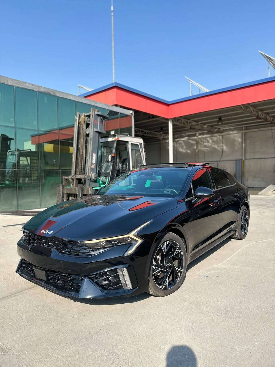 🔥 كيا K5 موديل 2025 للبيع 🔥
🚘 المحرك: 2.5 لتر GDI
💪 4 سلندر – 194 حصان
⚙️ قير أوتوماتيك 8 سرعات
✨ فل كامل
🎨 بدون صبغ
🛋️ جلد + مقاعد كهربائية
❄️ تسخين المقاعد
🌌 فتحة سقف بانوراما
📱 شاشة 12.3 إنش + Apple CarPlay
🔋 شحن لاسلكي
🎯 حساسات أمامية وخلفية
🛡️ أنظمة أمان ومساعدة للسائق
💡 إضاءة LED
🛞 جنوط 18 إنش
🔑 دخول وتشغيل ذكي

💰 السعر: 195 بيه مجال 

📌 سيارة نظيفة وفل كامل، جاهزة للفحص والمعاينة.
اتصال ***********
واتساب  ***********
ملاحظه جميع انواع السيارات متوفر حسب الطلب
