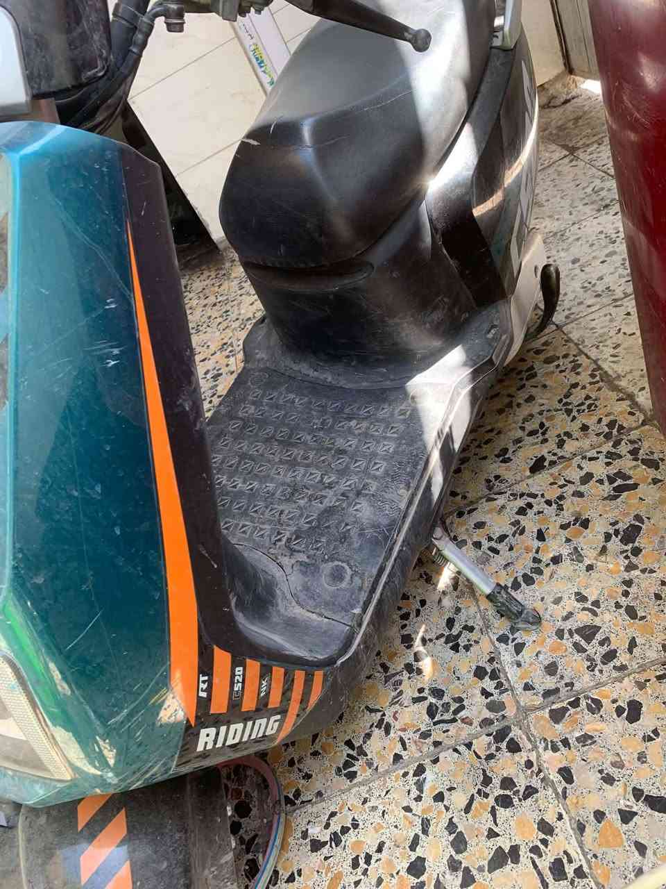 سلام عليكم. دراجه شحن كامله بس نقص بطاريات جيب بطاريات وشغل وطلع ضمان . ب ٣٥٠ . بغداد حي العامل. 
*********** واتساب
