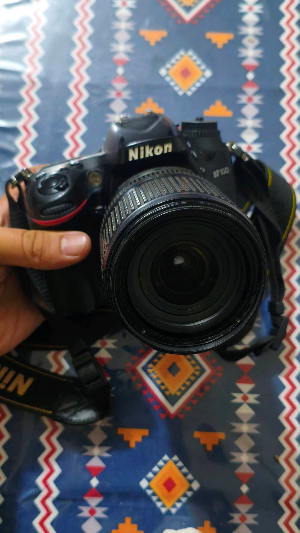 عدسة vr 18- 140 nikon 7100 مع كامل ملحقاتها  نظافتها 85٪
بطارية 2 اصليات 
شاحنة اصلية 
حزام 
ب 450