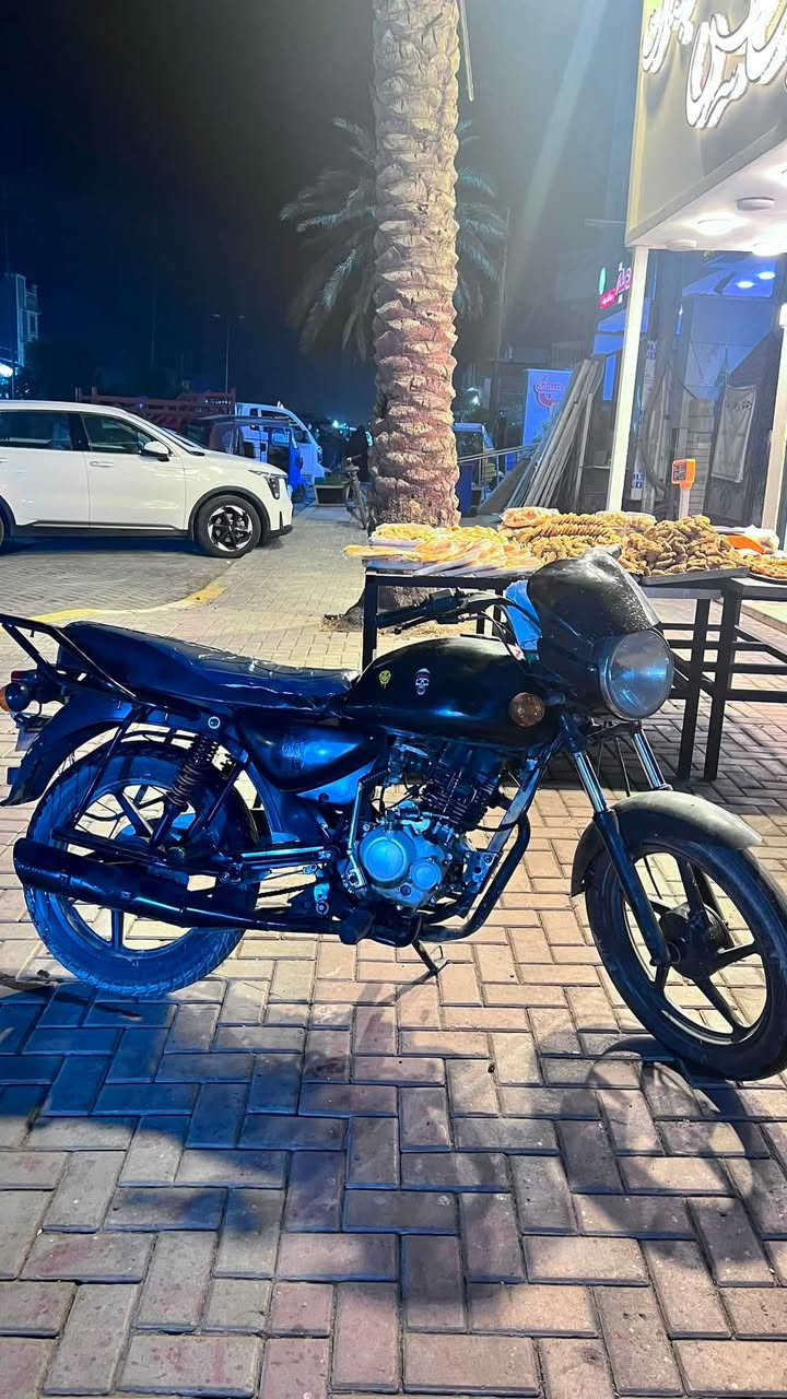 بوكسر موديل 2023  نگرة سلف الدراجة كلش نضيفة أوراق دراجة بريكات خلفي امامي تايرات جديده ما ملعوب بيها  لايت زنون دراجة بلادية ومكينه تخبل مكاني بغداد الغزاليه 950 وبيها مجال
***********
