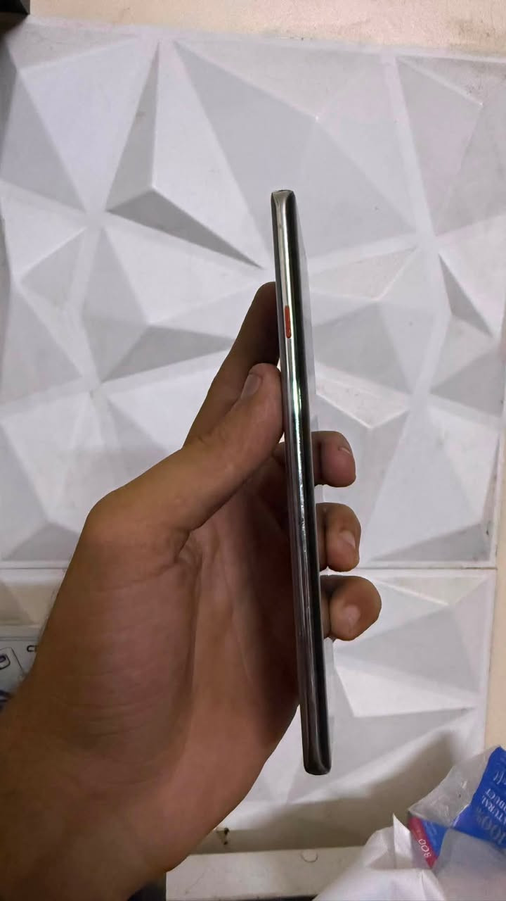 تكنو كامون 40 برو 5g للبيع
جهاز كلش نظيف بي شخط بالزجاج مابي ايشي موضح بالصور

سعر الجهاز 325 وبي محال كلش بسيط 
متواجد واتساب او اتصل ***********
