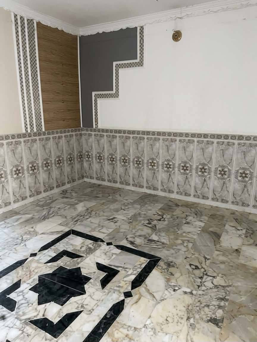الناصريه 
يا الله
 دار للبيع طابو صرف ٢٠٠متر

 العنوان:  الناصرية / الغراف حي الاعلام شارع السايدين قرب ازاجي 
بيت طابقين  غير مسكون جاهز للسكن
 
الطابق الاول ؛ استقبال كبيره وصاله  وغرفتين
مطبخ سيراميك  مجمع صحي خارجية وداخليه و الارضيه مرمر درجه اولى السقف صب كونكريت 
الطابق الثاني ؛ ثلاث غرف كبيره وصاله واسعه كامله
البيت غير مطلوب مبادره ولا اسكان ولا يباع على المبادره السعر215وبي مجال

