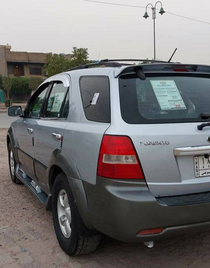 سيارة سورنتو ٢٠٠٧ خليجي جاهزة من كل شي ٦ سلندر محرك ٣٨٠٠ تبريد رقم بغداد مصبوغة حزام للجمالية . كير محرك مكفولات . سعرها ٨٣ وبيها مجال. وهذا رقمي ***********
