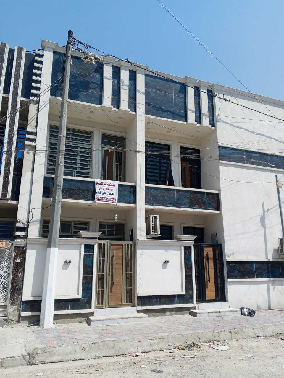 مشتمل 50متر الحريه الثانيه محله 428زقاق 12شارع نافذ عرضه 20متر موقع حلو جدا غرفتين وصاله وحولي وخدمات وسطحين وطرمه السعر 117وبي مجال ***********
