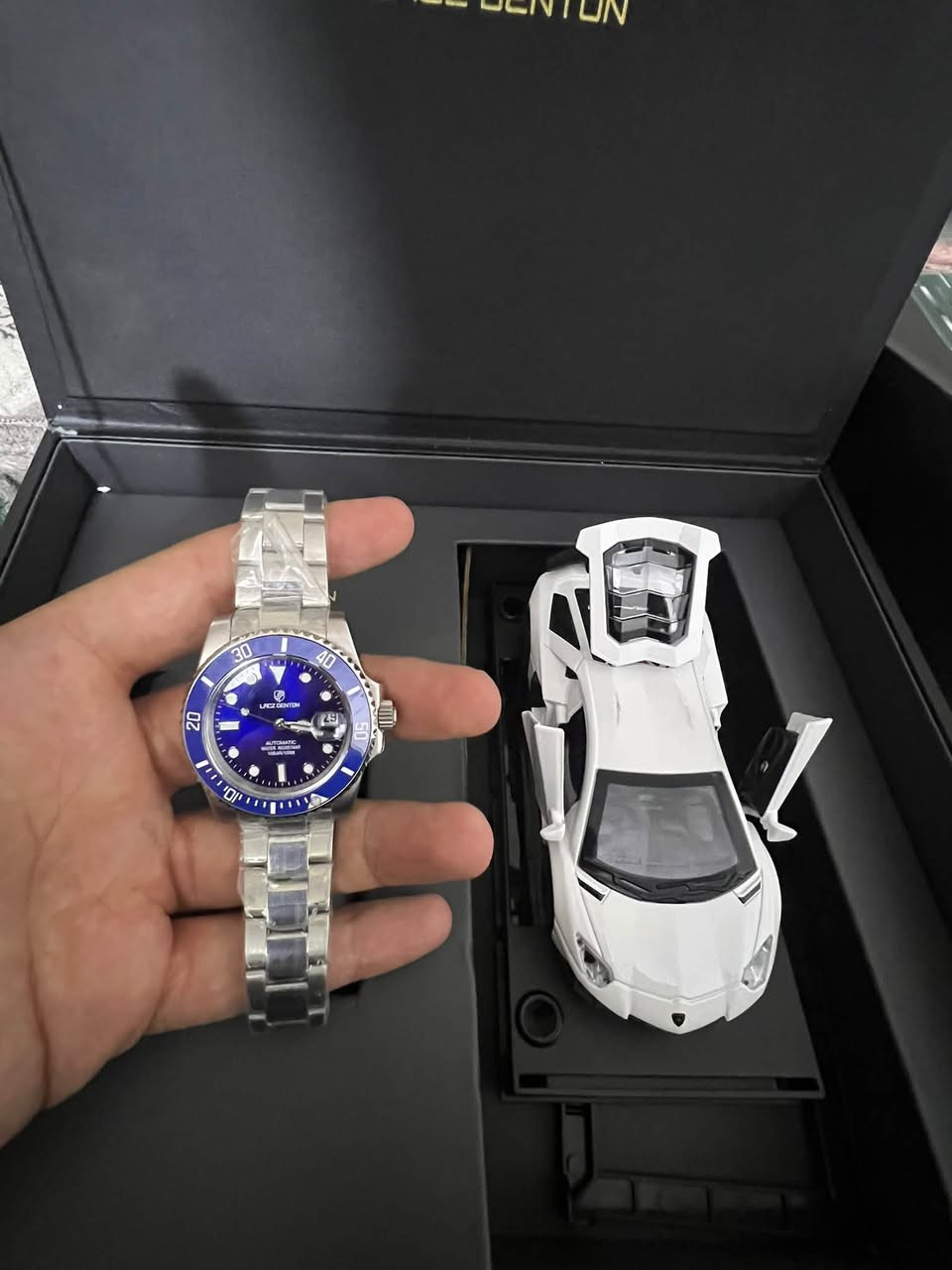 ⌚🔥 للبيع — ساعة LACZ DENTON AUTOMATIC 🔥
ساعة رجالية أنيقة بتصميم رياضي وفخم، مناسبة للاستخدام اليومي والمناسبات.

✨ المواصفات:

* ⚙️ أوتوماتيك
* 💙 واجهة زرقاء مميزة
* 📅 تاريخ مع عدسة مكبرة
* 🔩 سوار ستانلس ستيل
* 💧 مقاومة للماء 100M
* 📦 مع العلبة
* ⭐ مستعملة ونظيفة جداً — الحالة ١٠٠/٩٥

💰 السعر: ٩٠٠٠٠ دينار عراقي فقط

📱 واتساب: ***********

🔥 للمهتمين والجادين فقط — المعاينة متاحة
