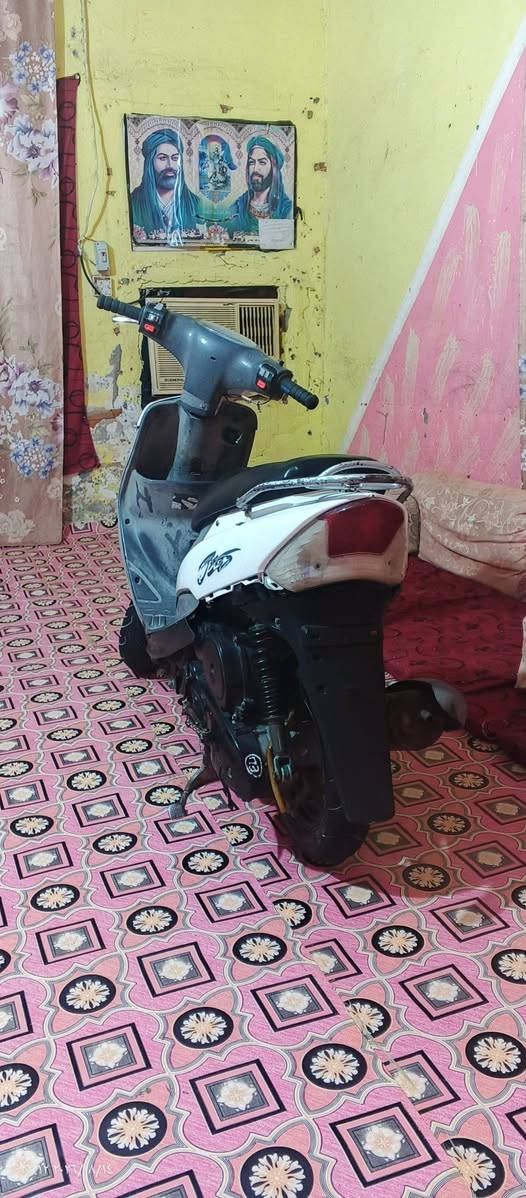 سلام عليكم دراجه ماكس قجمه للبيع دراجه حلوه ونضيفه معدل فول دراجه مفتوحه مره وحده كلشي شغال شرط الشغل كهربائيات كله شغاله يرادله باتري بس كلشي شغال سعر 500وبيه مجال قليل مكان القرنه بهورسعد ***********
