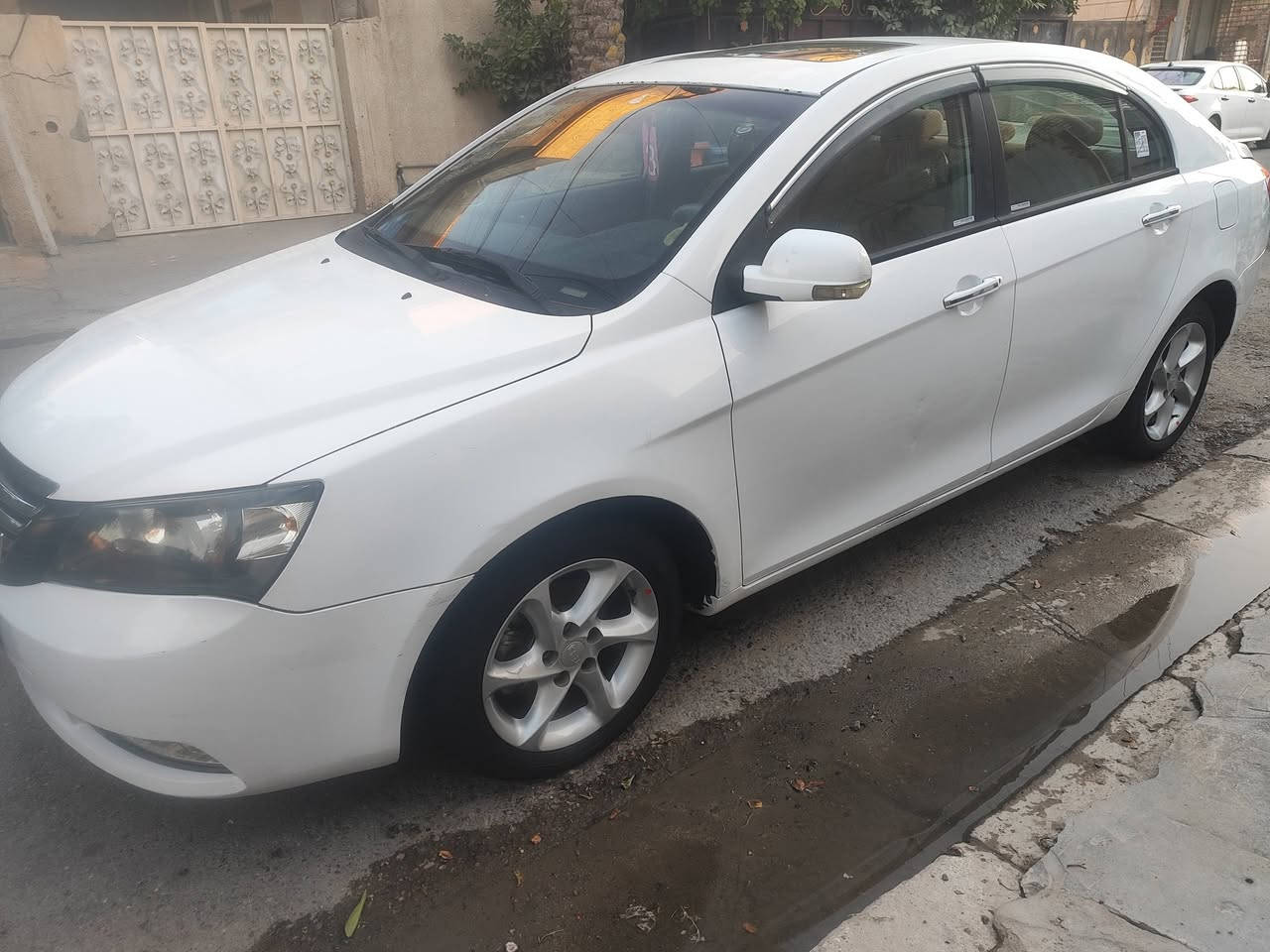 السلام عليكم
مكان السيارة حي الجامعة 
التفاصيل ***********
