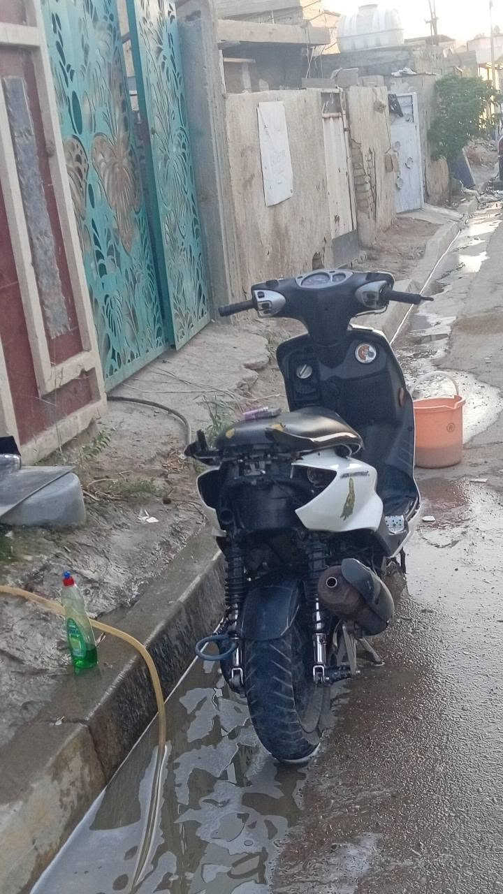 سكنس نثيه دراجه نضيفه مال لعب بيها اوراق دراجه مداريها ومناقصها شيي سعر دراجه 475 وبيها مجال بسيط. . ***********
