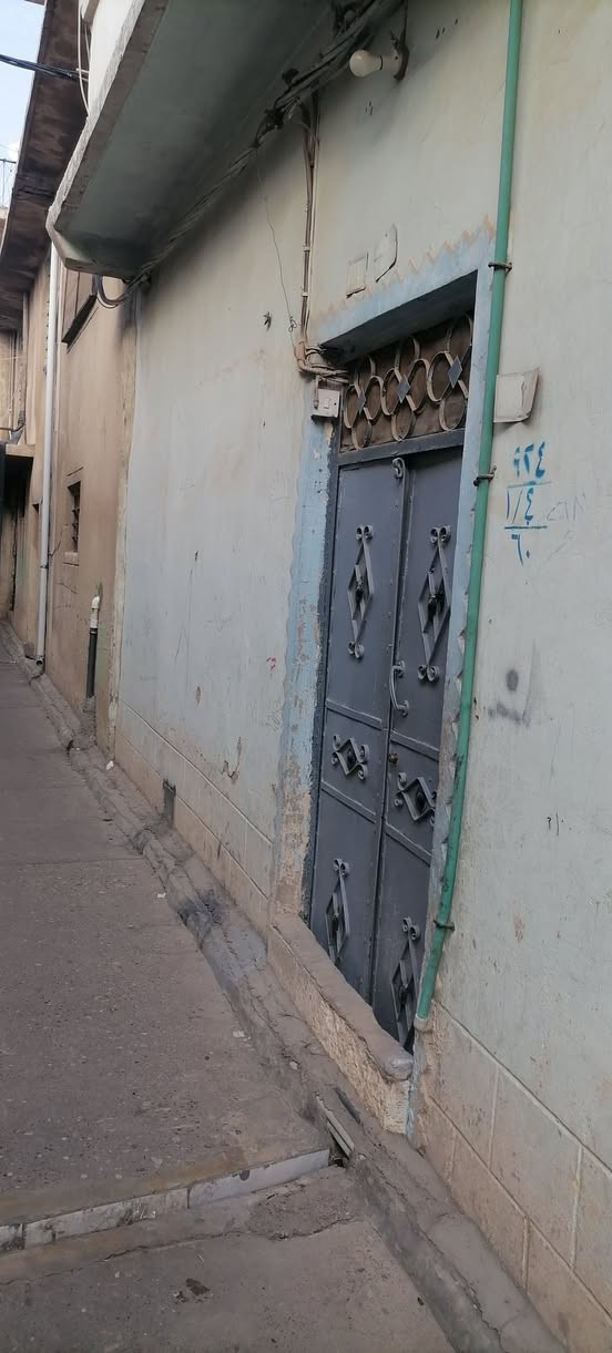 دار للبيع فارغ في منطقة الجزائر قرب الدوره الجزائر مساحة ٩٧ م قريب على الشارع العام يصلح مخزن تجاري الاتصال على الرقم ***********
