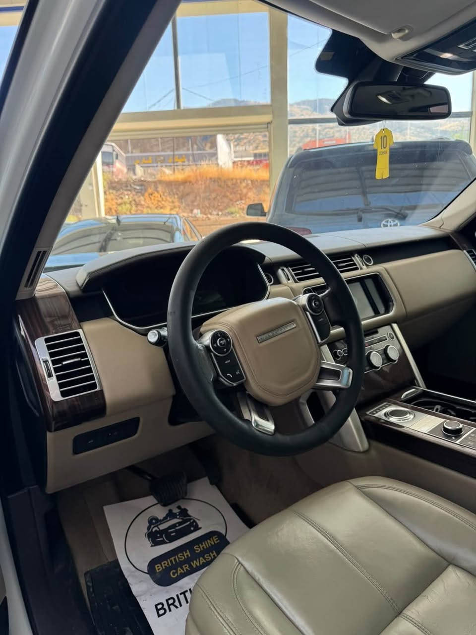 🔥 للبيع Range Rover 2016 – أبيض 🤍 🔥
للبيع رنج روفر موديل 2016، لون أبيض، شكل وهيبة الرنج المعروفة 😍

📌 المواصفات:

• موديل: 2016

• اللون: أبيض

• ماشية: 125,000 ميل

• واردة عن طريق شركة سردار

• Clean Title – كلين تايتل

• صبغ: مجرد بخ بسيط بين باب نفر الأمامي والخلفي

• باقي السيارة بحالة ممتازة حسب الفحص

• رقم دهوك وجاهزة للتسجيل/الاستخدام

• السيارة موجودة في دهوك

💎 مواصفات Range Rover L405:

• دفع رباعي 4×4

• قير أوتوماتيك 8 سرعات

• تعليق هوائي Air Suspension

• نظام Terrain Response للطرق المختلفة

• مقصورة فخمة ومقاعد جلد

• كاميرا خلفية وحساسات

• تشغيل بصمة / Keyless حسب الفئة

• فتحة سقف حسب التجهيز

• نظام صوت فاخر حسب الفئة

🚙 الرنج روفر 2016 معروف بالفخامة، الراحة، القوة، وقدرته العالية بالطرق والسفر، ومع نظام الدفع الرباعي والتعليق الهوائي يعطيك قيادة مريحة وفخمة بنفس الوقت. (Edmunds)

📍 المكان: دهوك

📞 للاستفسار والتفاصيل: مراسلة خاص

او اتصل عل هذا رقم 

***********

❗ السيارة قابلة للفحص بأي مكان تختاره، والجاد يتفضل.

