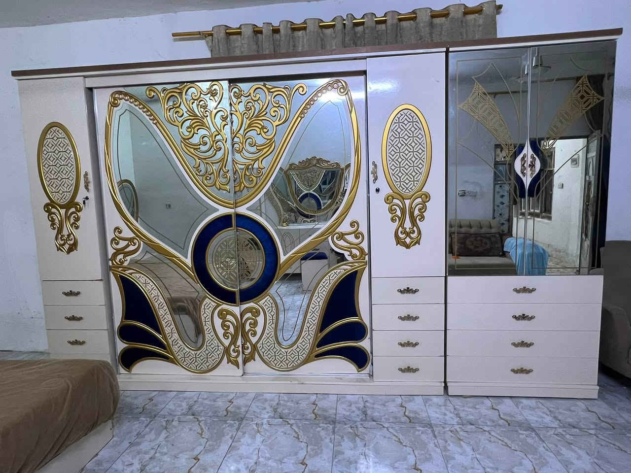 غرفة تركي 8 قطع نظيفه وياه ملحق كنتور اضافي السعر 600 وبيه مجال مكان بابل قرب العاب المدهش م ***********
