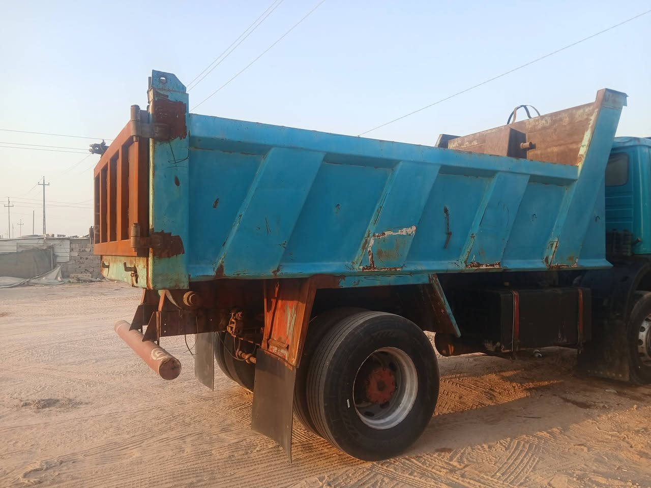 سلام عليكم بدي للبيع ونج جديد طول 4ونص المكان النجف 
***********
