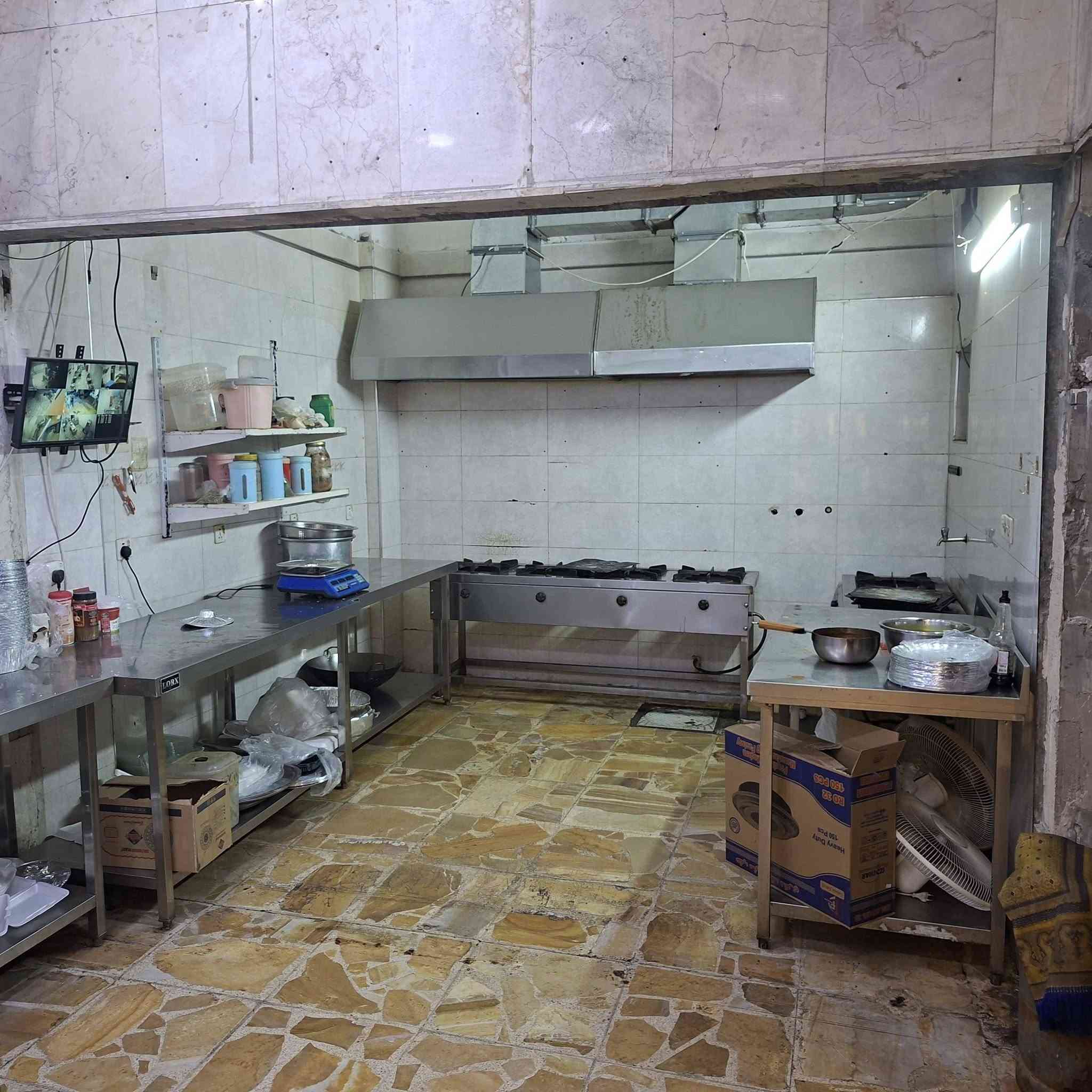 للبيع ..في الاعظميه شارع الضباط  مطعم يقدم اكل بيت شرقي .. صارله سنتين ونص عنده معاميل وزبائن ثابتين ومتجددين ..كامل من كل شي .. شغال ماشاء الله .. مساحته حدود ١٥٠ متر ..من ضمنه منام للعمال .. المشتري الجديد مباشره يجيب مسواك ويبلش بيع .. الاسم مسجل بغرفة تجارة بغداد .. يحتاج دعايه وترويج اكثر حتى يزيد مبيعاته ويحتاج ترتيب اكثر للصاله الداخليه ..
للبيع ..في الاعظميه شارع الضباط  مطعم يقدم اكل بيت شرقي .. صارله سنتين ونص عنده معاميل وزبائن ثابتين ومتجددين ..كامل من كل شي .. شغال ماشاء الله .. مساحته حدود ١٥٠ متر ..من ضمنه منام للعمال .. المشتري الجديد مباشره يجيب مسواك ويبلش بيع .. الاسم مسجل بغرفة تجارة بغداد .. يحتاج دعايه وترويج اكثر حتى يزيد مبيعاته ويحتاج ترتيب اكثر للصاله الداخليه ..
 ايجاره ٣ ملايين بالشهر
السعر المطلوب ٤٠ مليون وبيه مجال بسيط
الجاد وحاب يتفضل يتصل وبالخدمه عالرقم ***********
