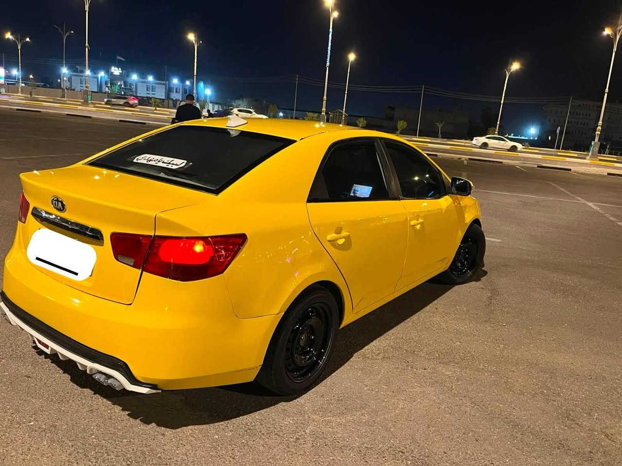 فورتي 2010 
مكينه 2000
بدون دواخل 
ضربه بل جنطه 
سعر 73 وبيهه مجال 
***********
مكاني بغداد قرب بسمايه
