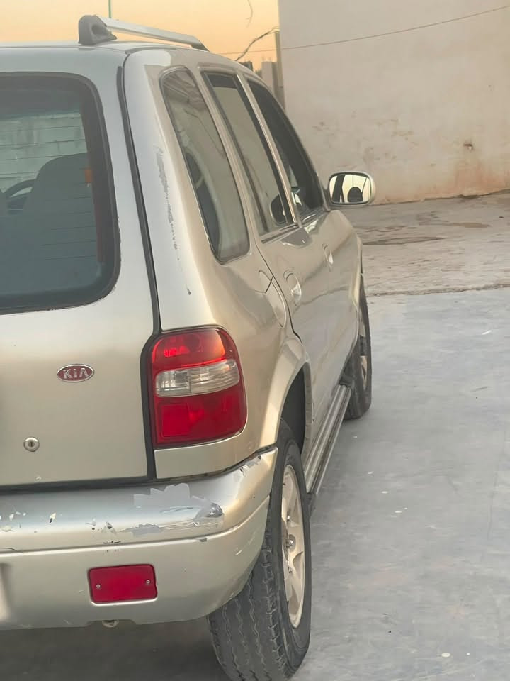 كيا سبورتج مديل 2000رقم اربيل بسمي تحويل وكاله سياره مصبوغه عام بيه ضربات بصيطه كير مكينه خير من الله 

السعر40بيه مجال حك الجيه  
رقم ***********
