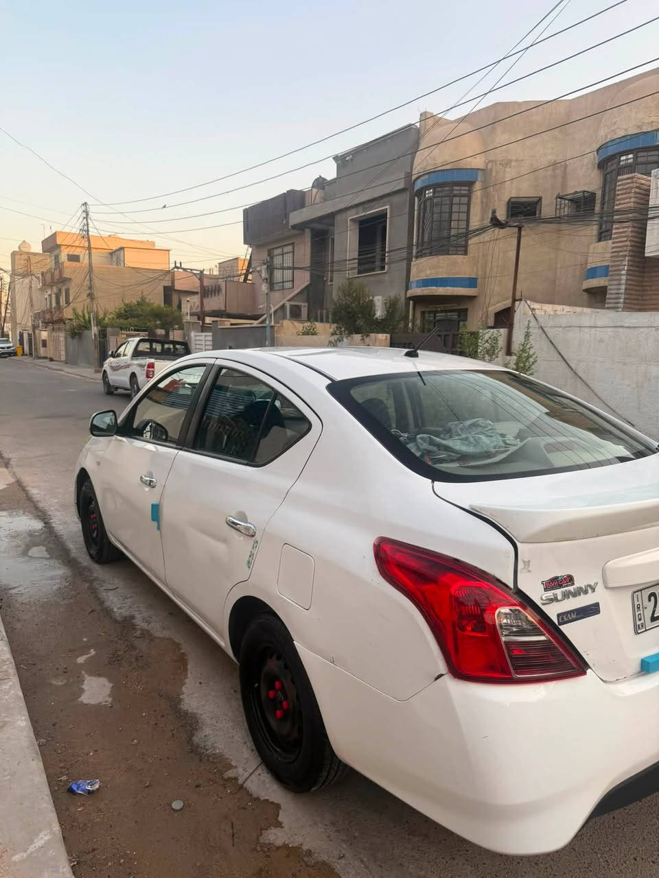 السلام عليكم للبيع نيسان سني هندي بليته زركه
موديل19 رقم أربيل باسمي 
ماشيه150
بيها 4 قطع بارد
صدر قبل 3 اشهر بدلته
تبريد غاز جديد 
تخم بلكات وادامه لمنظومه البانزين 
العنوان بغداد.
السعر:100 وبيها مجال بسيط حك الجيه

***********
