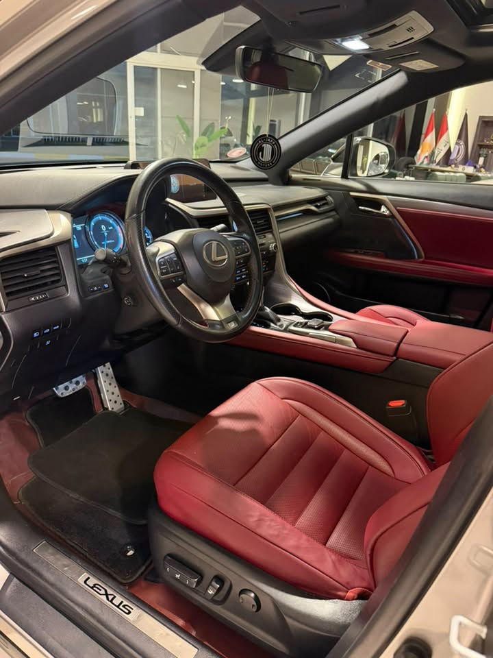 السلام عليكم 
للبيع فقط بدون مراوس
 لكزز  RX350 F Sport موديل 2019 خليجي وكالة ماشيه 70 الف كيلومتر ايد وحده من الشركة لحد الان
🚨بصمتين شركة وكارت وياها 
السياره اعلى مواصفات (بانوراما ورادار ونقطة عمياء وكشنات جلد احمر بلادي وتبريد وخزن وبصمات وصندوك كهرباء وفور ويل وبردات وكامرا وتحديد مسار وحساسات وبعد كلش هوايه مواصفات 
السياره مكفوله بدون صبغ حتى الدعاميات بشرط وگير ومكينه وحداديه كلها بشرط 

السياره مرقمه وجاهزه 
السعر : 295$ ورقه 
للاستفسار: ‭ ***********  ‬
العنوان : السليمانية المعارض الجديده معرض(الجاف)
