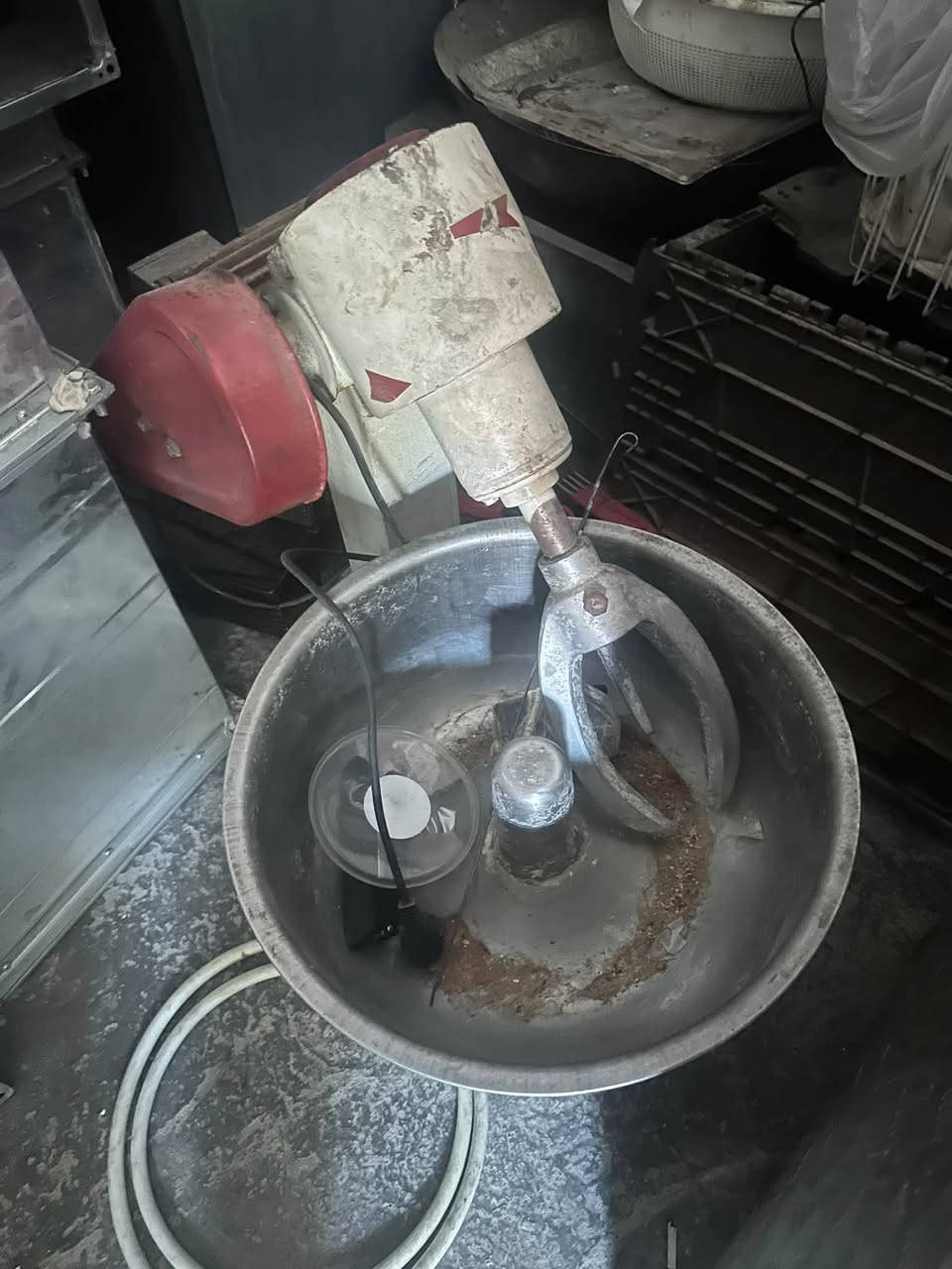 سلام عليكم غراض مطعم للبيع ستعمال كلش قليل  لتصال ***********
