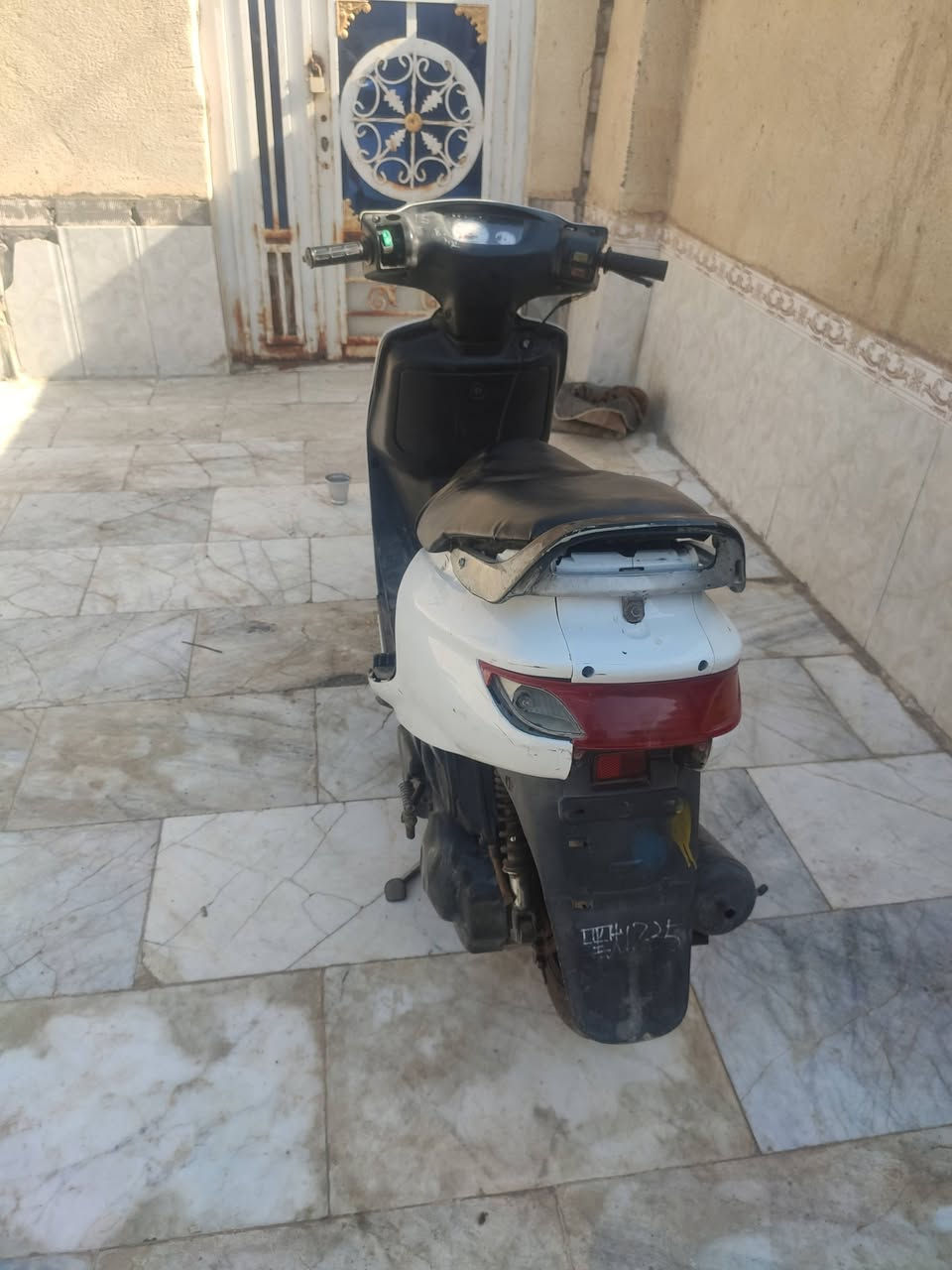 السلام عليكم ورحمة الله وبركاتة
دراجه فراشه نثيه) 
درجه بلاد برغي مامفتوح بيها كله شغل علئ وضع شركه تجي وتفحص بيدك 
من سلف من شاير من الايت عالي ونصي من هوران 
درجه خير من الله مال سفر مكانت بعيده تمشي 
وشرط ذا مو نكرة هندر تشتغل مابيعك بعد 
سعر 280وبيه مجال قليل مكاني ناصريه سوق الشيوخ ناحية الطار 
رقمي ***********
