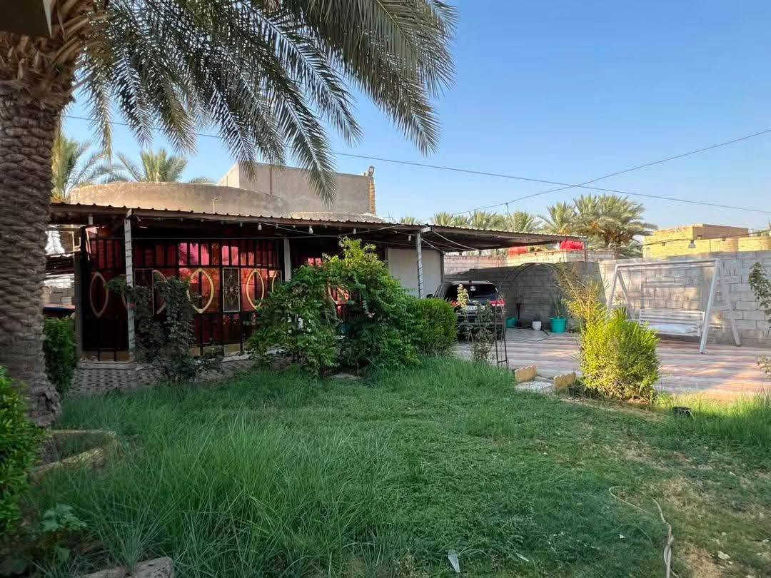 بيت للبيع المساحة ٨٠٠ متر يحتوي على غرفتين وحده٤×٦ والثانيه ٤×٥ صاله ١١×٤ والاستقبال ٩×٤ والمطبخ البارد٥×٦ و المطبخ الحار ٢×٤ وصحيات داخل البيت وخارج البيت والحديقه امامية وخلفيه + مخزن خارجي بناء طابوق +رباط ارضي وسقفي جاهز من الكهرباء والمي الأسأله طابو زراعي سند ٢٥ تحويل مباشر
ع طريق سومر والدغارة  ويبعد ع الشارع العام ١٠ مترات الاستفسار ***********
بيت للبيع المساحة ٨٠٠ متر يحتوي على غرفتين وحده٤×٦ والثانيه ٤×٥ صاله ١١×٤ والاستقبال ٩×٤ والمطبخ البارد٥×٦ و المطبخ الحار ٢×٤ وصحيات داخل البيت وخارج البيت والحديقه امامية وخلفيه + مخزن خارجي بناء طابوق +رباط ارضي وسقفي جاهز من الكهرباء والمي الأسأله طابو زراعي سند ٢٥ تحويل مباشر
