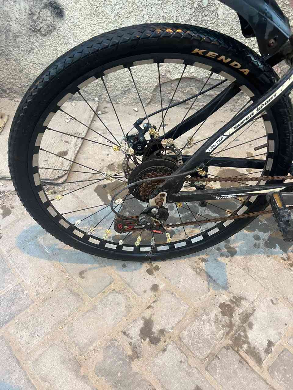 سلام عليكم 
بيسكل للبيع سعر 75 وبيه مجال حك جيه 
المكان أم الكبر الغزلان
***********

