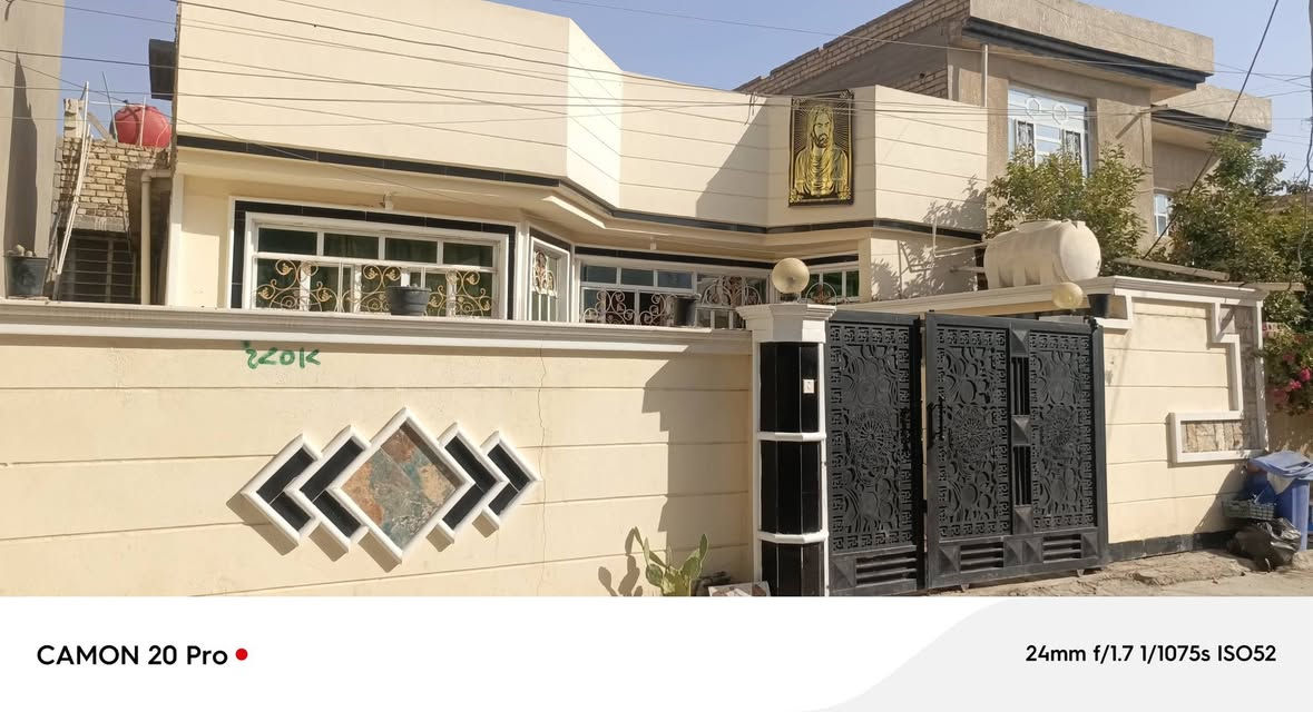 السلام عليكم بيت مساحته 220 متر بيت قريب عن شارع حله كربلاء يبعد 100 متر طابو زراعي يحتوي على استقبال الارض خمسه والطول 7:30 مطبخ خمسه بسته الصاله الارض خمسه والطول 10 غرفتين نوم طابق ثاني بيت سيراميك تواصل على هذا ***********
