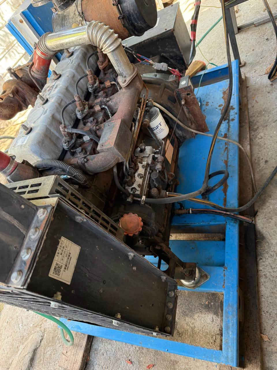سلام عليكم مولده لبيع بلاديه مكينه مفتوحه جيب فيتر وتعال مستعجل على بعتها كامله هي وتانكي وقانصه مال كاز مفتاح فلاتر وباتري وكيبل 60 متر 37.5  140 انبير اليريدها اني بخدمتا مكاني منصور ***********
