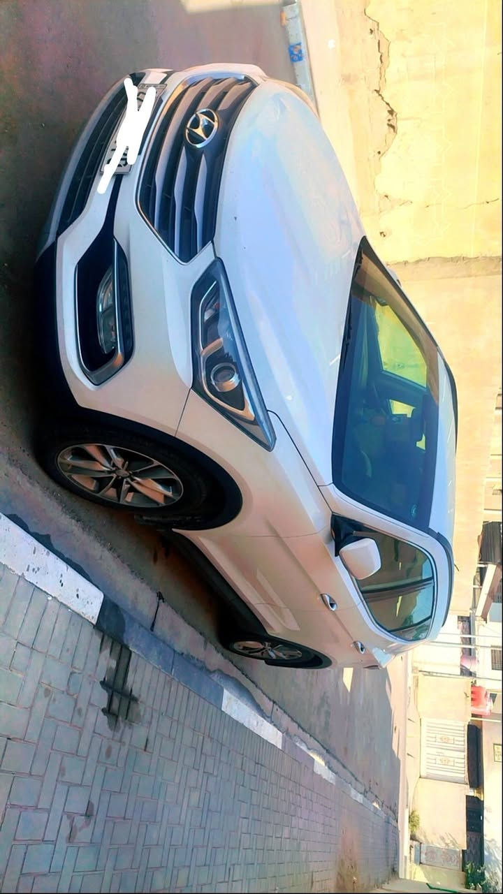 للبيع سنتافي موديل 2018 
رقم اربيل
خليجي   
سياره جديده ستخدام شخصي
كير محرك كفاله 
محرك   2400 
سبعه راكب مقاعد جلد 
كأمره خلفيه 
تبريد ثلج 3 قطع
سعر(180)وبيها مجال بسيط
عنوان : البصره الزبير 
الاتصال( ***********) ملاحظه يوجد تكشير بدايه البنيد قليل كلش

