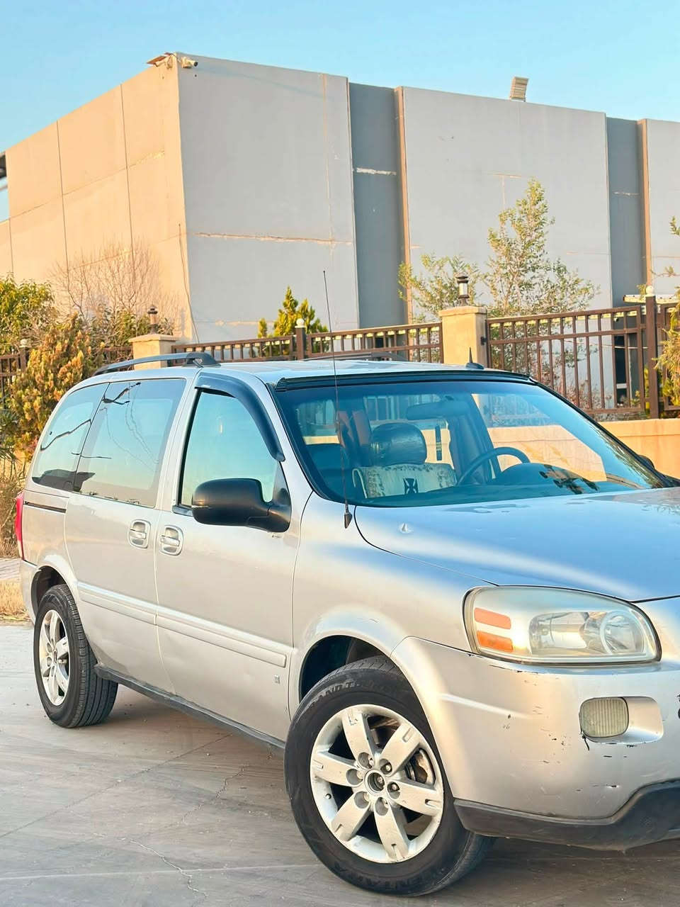 سلام عليكم سيارة شوفرليت اوبلاندر  7 راكب سعر ( 63‎$) بيها مجال بسيط رقم الهاتف ( ***********) ضرر السياره ( فقط حالوب 🌧️) 

1 /رقم اربيل سنويه لحد 2029  لوحات انكليزي ✅
2 / موديل 2007 
3 / محرك 3.9 L🔥✈️
4 /كير + محرك شرط ✅🔥
5 / كشنات جلد 
6 / كشنات الامامي كهربائي 
7 / شاشه اندرويد+ نطام ابل
8 / صدر امامي خلفي جديد 
9 / اربع تايرات جديده 🆕
10/ سنتر لوك 
11/تدفئة شرط ( تبريد شغال بس كومبريسر عاطل) 🔥
12/ ويل كروم بلادي 🖤
13/ داخل رصاصي مميز 🩶🕊️
