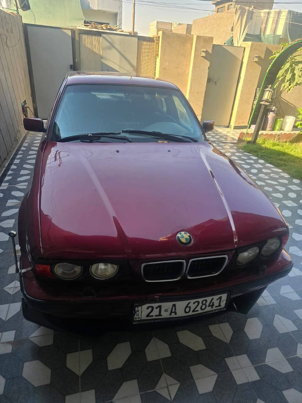 سلامو عليكم بي ام 525محرك مسكر عدل كير أو محرك نضيفات موديل 90 بسمي السياره تحويل ثاني يوم اكهربياته كله شغاله ما بيه اي نقص سياره جاهزه من كلشي داخل مدوشم كنتاره هنه والبيطاين مصروف عليه السياره ما بيه نقص برقي رقمي ***********  52 وبيه مجال الشراي
