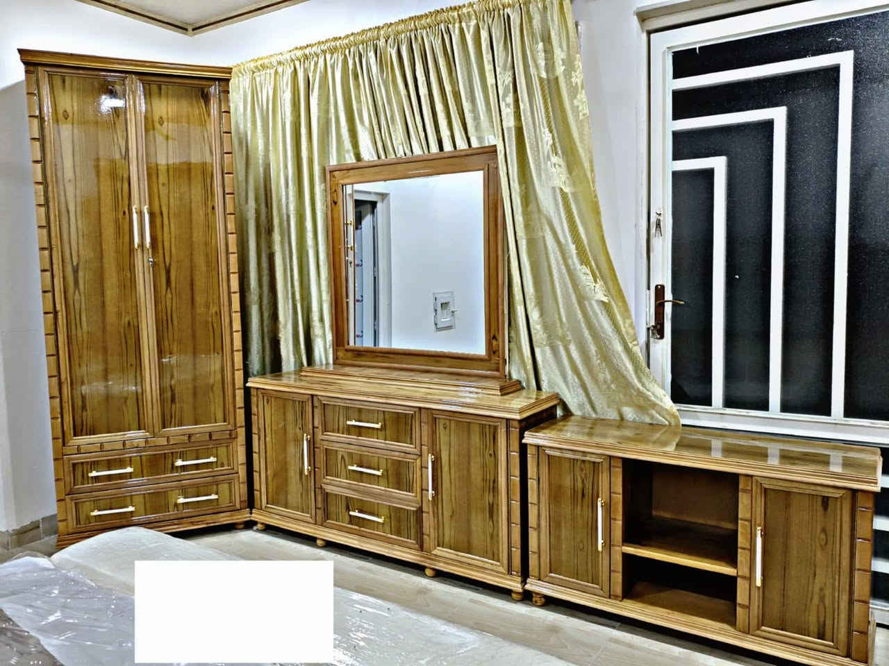 ✨🏠 معرض النعيمي للأثاث الراقي 🏠✨
🔥 غرف صاج  فصال تركي 
🛡️ صاج 5 ملي من الخارج
💪 صاج 4 ملي من الداخل
✨ سلايت حفر بتصاميم راقية
🚪 6 أبواب
🎨 صبغ حراري 

📍 الموقع: الأيمن – اليابسات – صناعة القديمة – قرب جامع أبو زعيان
📞 للاستفسار والطلب:
☎️ ***********
☎️ ***********
💎 النعيمي للأثاث الراقي… جودة تليق ببيتكم 💎
🔥 لا تفوّت الفرصة — تواصل معنا الآن 🔥

نص مكتوب في الصور:
- معرض النعيمي للثاث
- معرض
- النعيمي
- للاثاث