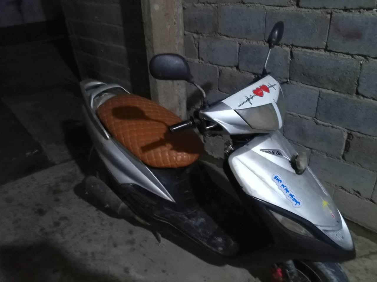 ماكس  140 دراجه ناعمهه مرتبه ونضيفه شوف عيونك مكينه نضيفهه ناعمه  دراجه بيها بس ر تعبانه تجيي تفحّص  شغاله هندر وصلف ونضافه كدامكك ***********
