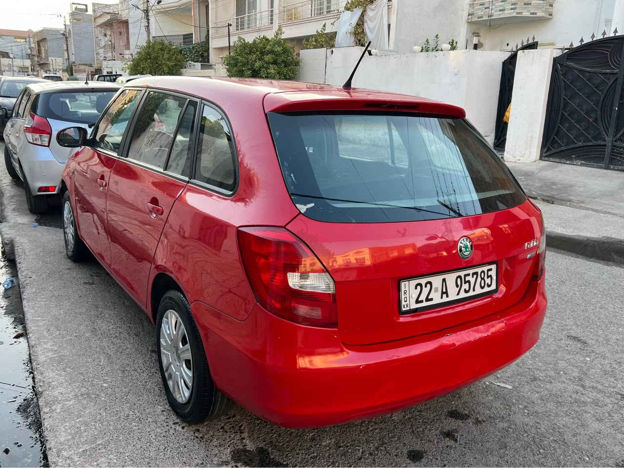 سكودا فابيا ٢٠١٣ 
گيرو مكينة و تبريد و هةموو شتى بة شةرتة بةناو خومانة 
رقم و سنوى نويي . ١ پارچة بي ژورى
*********** أربيل, العراق
