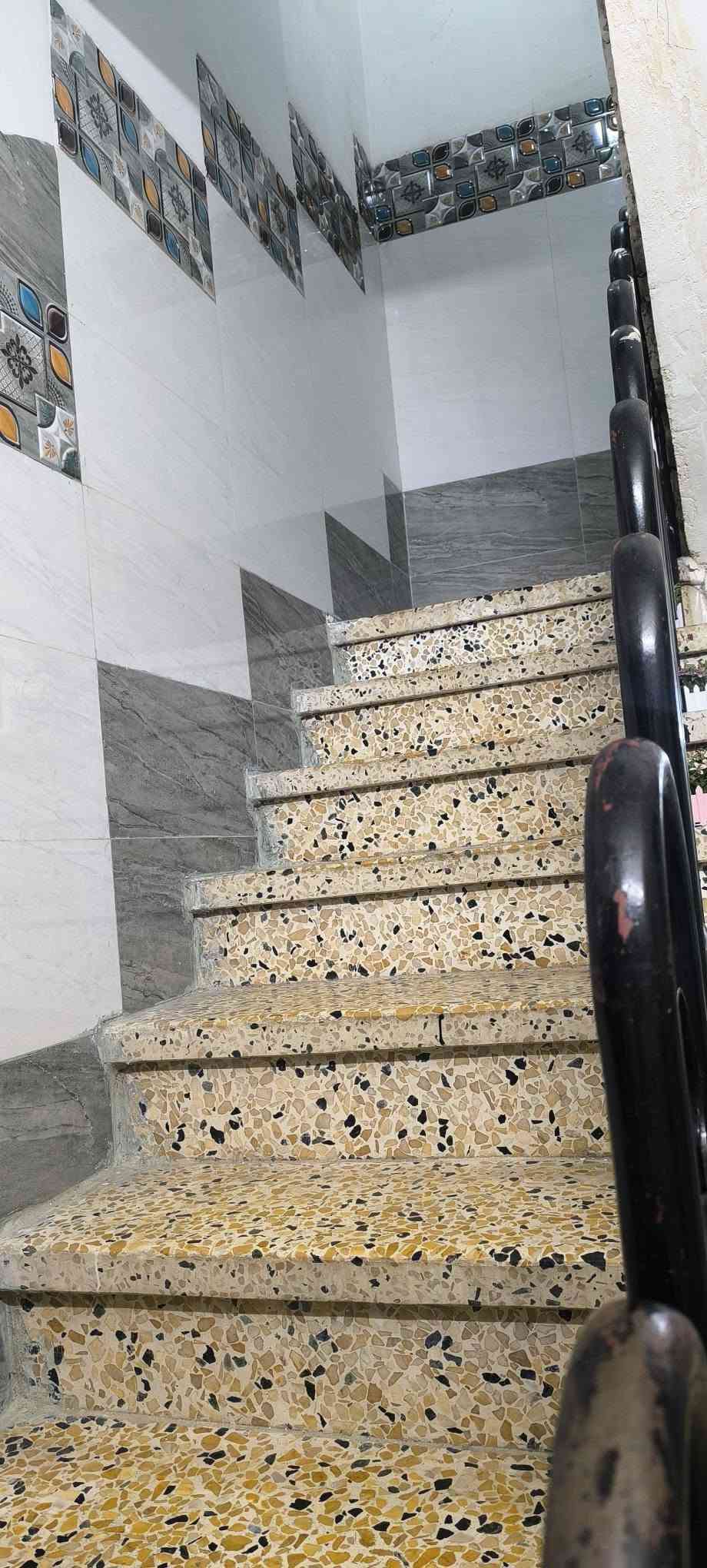 دار للبيع في حي البلديات (قرب فطاير اربيل )
المساحة ٢٢٠ متر واجهه ١١متر 
طابقين خمس غرف نوم 
بناء الطابق الارضي ٢٠٠٣ والثاني ٢٠٢٠ نظيف جدا
بأسم شخص واحد شرط التحويل 
السعر ٢٥٠ مليون قابل للتفاوض 
***********ايهم 
‏‪***********‬‏دحام 
‏‪***********‬‏ عمران
