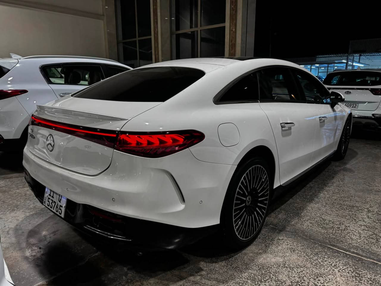 مرسيدس-بنز +EQS 450
سنة الصنع:2022
المسافة المقطوعة:24,000mi
الوارد: أمريكي
المواصفات:
ناقل الحركة: أوتوماتيكي أحادي السرعة
نظام الدفع: دفع رباعي كهربائي ذكي
البطارية: سعة 107.8 كيلوواط/ساعة بمدى قيادة طويل
التعليق: نظام AIRMATIC الهوائي المتكيف لراحة فائقة
التوجيه: توجيه خلفي نشط لثبات أعلى وسهولة مناورة
العجلات: جنوط فاخرة قياس 21 إنش
الفرامل: نظام كبح متطور مع استرجاع طاقة
التجهيزات والرفاهية:
نظام صوت Burmester ثلاثي الأبعاد
مقاعد جلد فاخر مع تدفئة وتبريد وذاكرة ووظيفة مساج
سقف بانورامي كهربائي
عزل صوتي متقدم + تكييف رباعي المناطق
ديكور داخلي فاخر مع إضاءة محيطية متعددة الألوان
إضاءة Digital Light بتقنية LED متطورة
كاميرات رؤية 360 درجة + مساعد ركن + مراقبة النقطة العمياء
مثبت سرعة متكيف + مساعد الحفاظ على المسار + مكابح طوارئ أوتوماتيكية
حزمة قيادة شبه ذاتية متقدمة
مساحة خلفية واسعة جدًا بأعلى مستويات الفخامة
سيارة كهربائية فاخرة بالكامل تجمع بين الأداء الهادئ، التكنولوجيا المتطورة، وأقصى درجات الراحة.

للاستفسار: ***********

معارض البياع_شارع الوسط_معرض العربة لتجارة السيارات
#مرسيدس #بيع_سيارات #سيارات_جديدة #للبيع #سيارات #سيارات_للبيع
