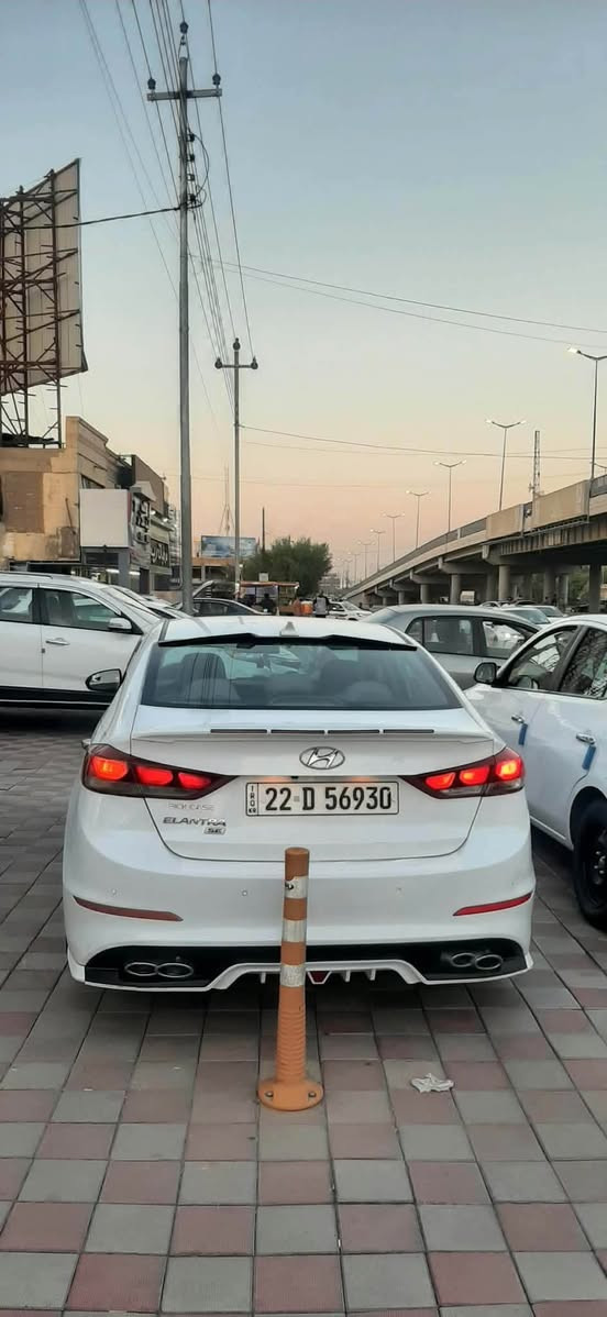 سلام عليكم النترا موديل ١٧ وارد مريكي ضررها طخه برأس بنيد وبنيد. مبدل سياره جديده وجاهزه مال بيت ما نقصها اي شي محركها ألفين بلادي 
سعر ١١٠ وبيها مجال مكان الخالديه واستفسار ع هاذ رقم ***********
