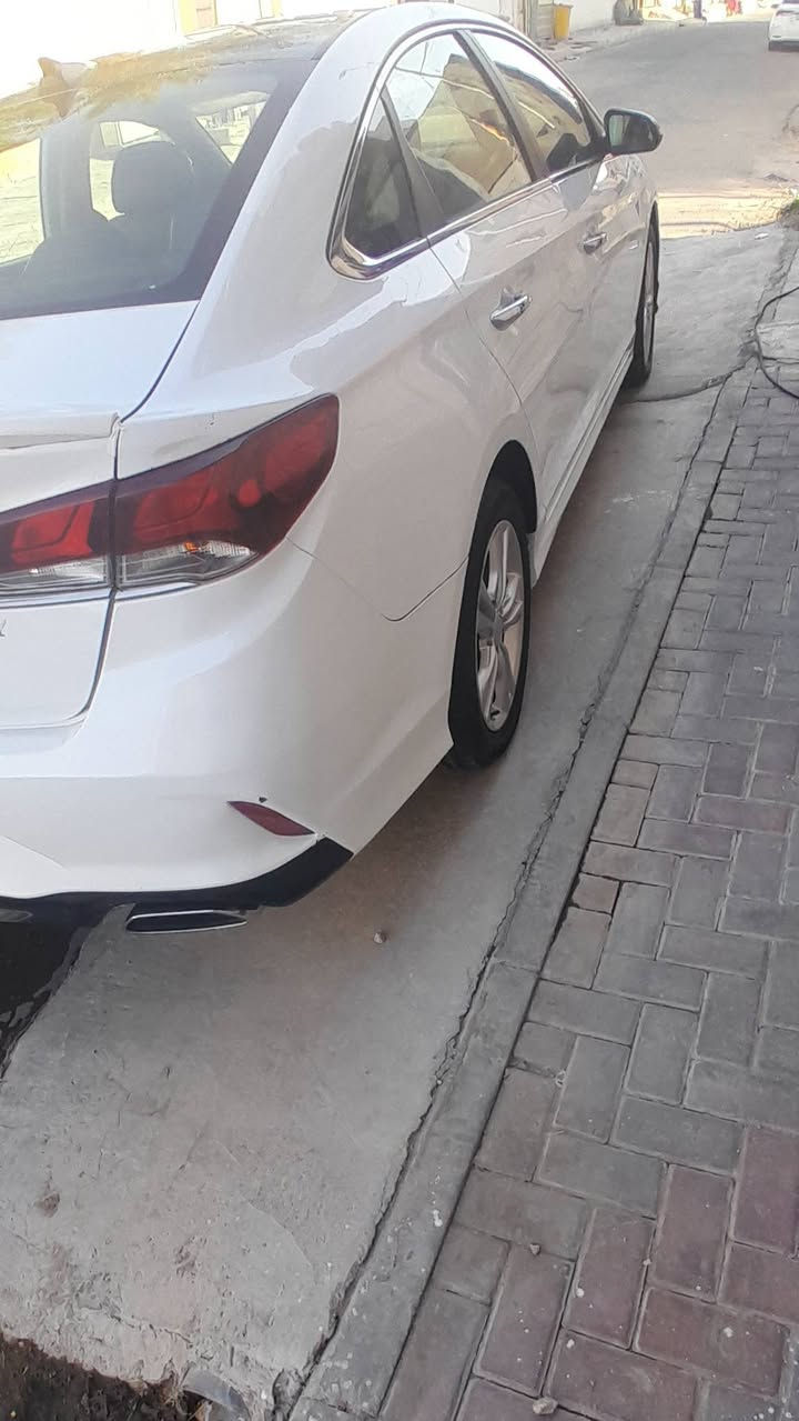 سلام عليكم سوناتا٢٠١٨ وارد امريكي للبيع
مواصفات السيارة١/١
بصمة تشغيل 
بصمة ابواب 
نظام ترحيب عند الاقتراب 
شاشة كبيرة
محرك 2400GDI
كير مكفول 
حساس اطارات 
تخم اطارات 
نظام ABSمانع الانزلاق 
ثلاث أنظمة قيادة 
ويل كب اصلي 
كشنات امامي هيتر 
تبريد على وضع الشركة 
حدادية على وضع الشركة 
نقطاء عمية 
رقم سيلمانية هزه ساقطة 
سنوية ٢٠٢٩ 
ايرباك بس جهة اليسرى طاك
حادثة بسيط بالباب  السائق 

الاستفسار الاتصال على الرقم 
***********
