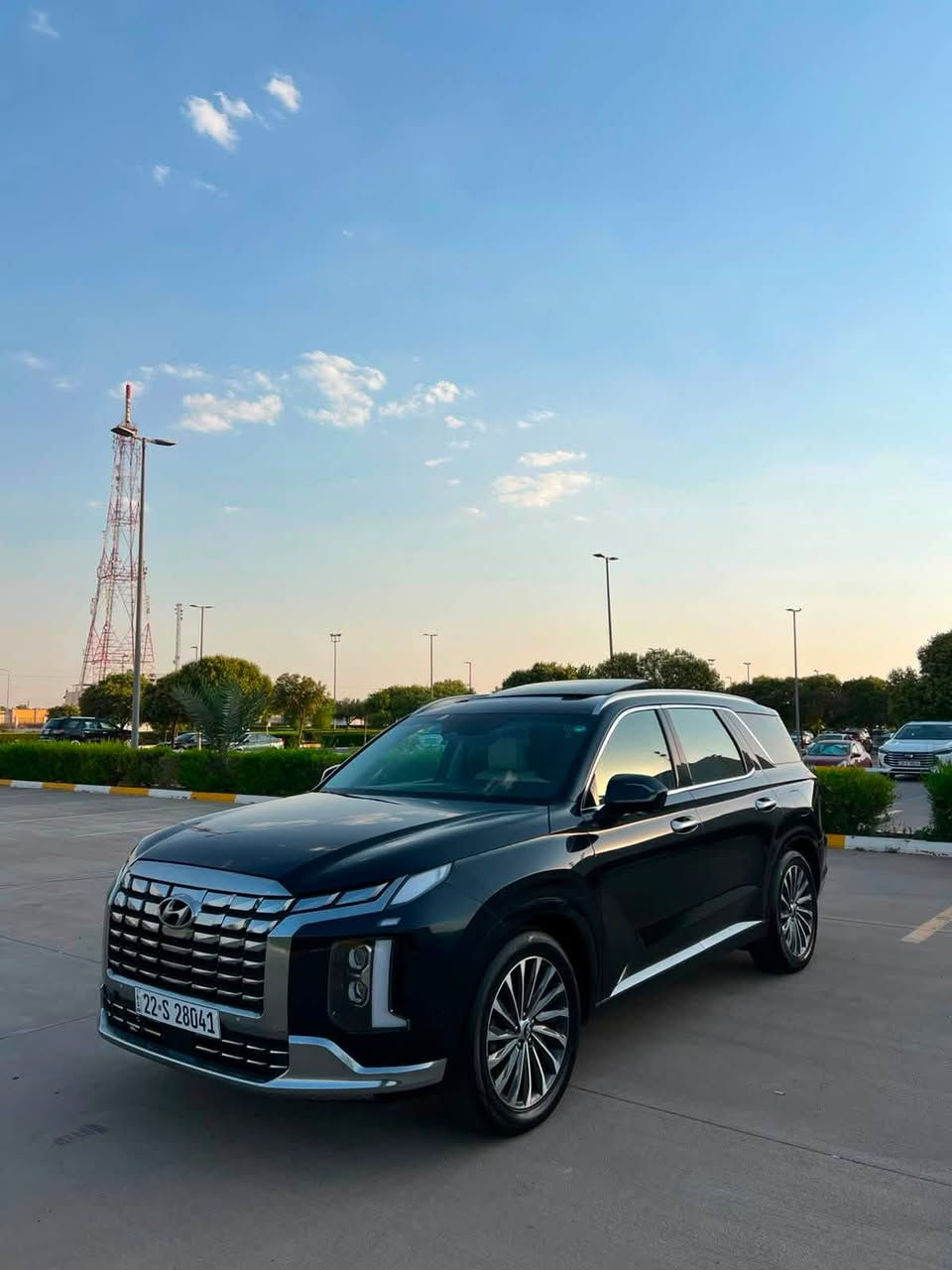 🚘 للبيع | هيونداي باليسيد Calligraphy 2024 (فل أوبشن)
للبيع هيونداي باليسيد Calligraphy موديل 2024، أعلى فئة، وارد أمريكي، لون نيلي، سيارة نظيفة جدًا ومزوعة للآخر بكل المواصفات.

المواصفات:

* محرك 3.8 لتر V6
* قير أوتوماتيك 8 سرعات
* دفع رباعي AWD
* 7 مقاعد (كابتن سيت)
* جلد نابا فاخر
* سقف بانوراما مزدوج
* شاشة 12.3 إنج
* عدادات ديجيتال 12.3 إنج
* هيد أب دسبلي (HUD)
* كاميرات 360°
* كاميرا النقطة العمياء داخل العدادات
* نظام صف أوتوماتيكي (Remote Smart Parking Assist)
* رادار أمامي
* مثبت سرعة ذكي
* نظام المحافظة على المسار
* فرملة طوارئ أوتوماتيكية
* مراقبة النقطة العمياء
* تنبيه حركة المرور الخلفية
* حساسات أمامية وخلفية
* تشغيل وباب بصمة
* تشغيل عن بُعد
* تبريد وتسخين للمقاعد الأمامية والخلفية
* مقود مدفأ
* ذاكرة لمقعد السائق
* تحكم كهربائي بالمقاعد
* مكيف ثلاث مناطق مع فتحات للصفين الثاني والثالث
* نظام صوت Harman Kardon الفاخر
* Apple CarPlay وAndroid Auto
* شاحن لاسلكي
* منافذ USB-C لجميع الصفوف
* إضاءة داخلية Ambient
* باب خلفي كهربائي مع حساس فتح
* مرايا كهربائية قابلة للطي مع تسخين
* إضاءة LED كاملة
* جنوط 20 إنج
* أوضاع قيادة متعددة (Eco / Comfort / Sport / Smart / Snow)
* مثبت نزول المرتفعات
* 10 وسائد هوائية

السعر: 265 ورقة، وبها مجال بسيط للجادين.

الموقع: البصرة.

التسجيل: رقم أربيل، باسم كردي، تحويل ثاني يوم.

الوارد: أمريكي.

الحادث: طخة جام لغ فقط.

للاستفسار : ***********
