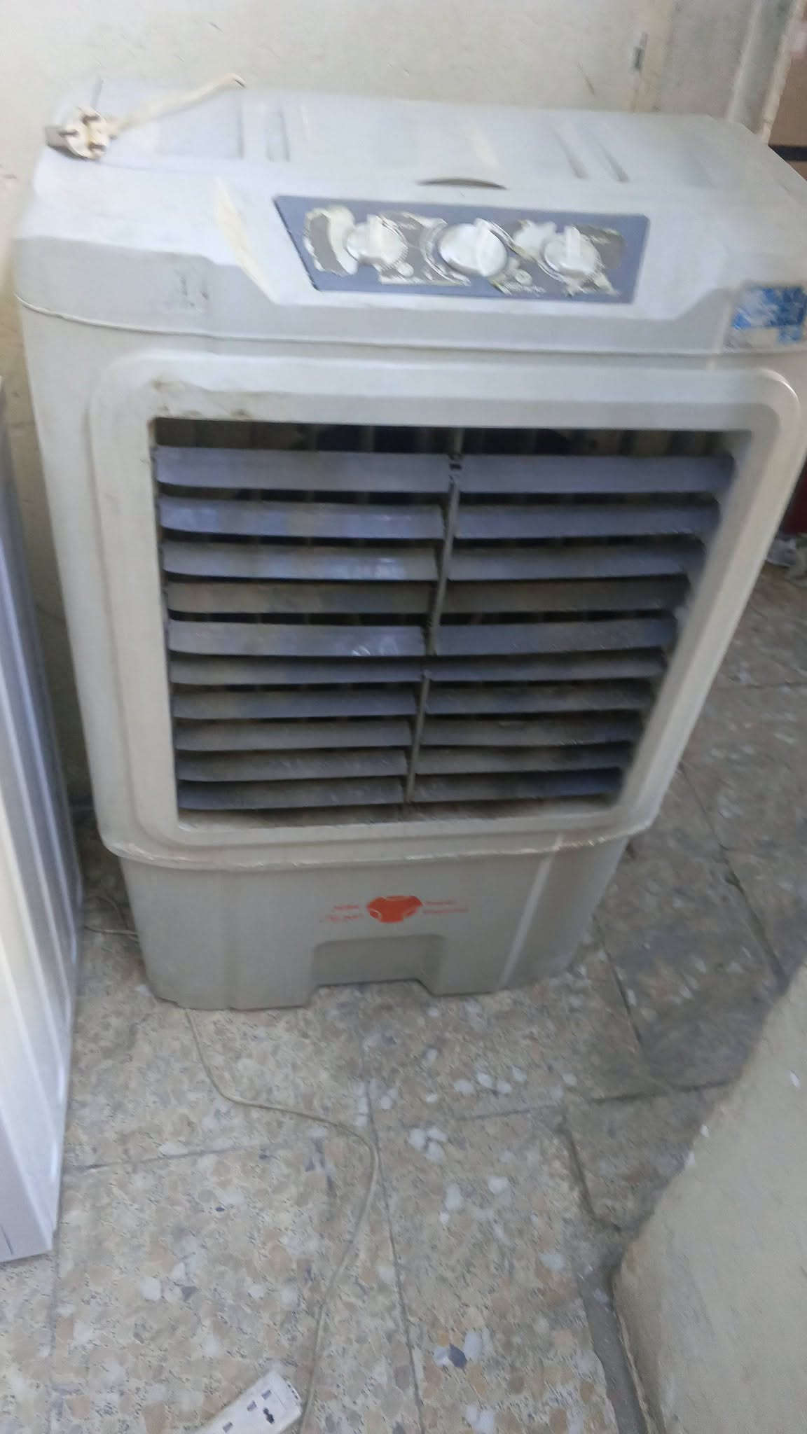 ثلاجة • أجهزة منزلية