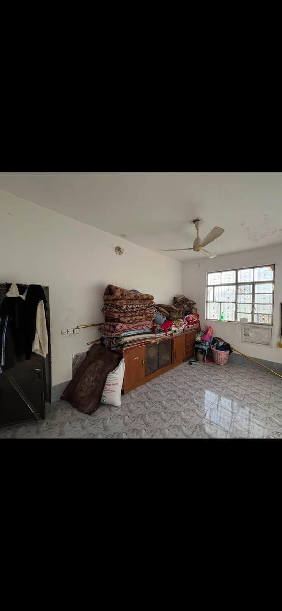 سلام عليكم بيت البيع
المدائن حي الرسول 
بناء حديث المساحه (٢٧٠)

يحتوي على ٣ غرف نوم وستقابل ومطبخ وصاله 

يبعد عن شارع العام ١٥٠  متر مقابل مجمع الحسن 

كافه خدامات موجوده 

الستفسار ‭***********‬

‭***********‬

