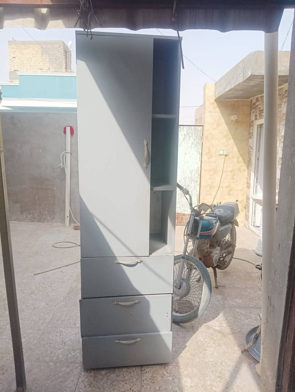 السلام عليكم كاونتر للبيع اشتريته مستعمل   قبل يوم   لضيق المكان ابيعه      150 بفلوسه  ماماخذه زايد  رقم *********** مكاني نجف الحولي شارع 30الثاني
