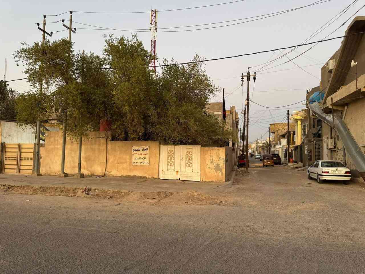 سلام عليكم
بيت للبيع ركن المساحه 361 
بناء قديم 
الوجه 11 متراونص النزال 32متراونص
المكان قطاع 30 شارع الساعه بدايه شارع القدس بيت موقع كلش حلو على اربع شوارع منطقه راقيه كلش 
للاستفسار الاتصال على الرقم ***********
