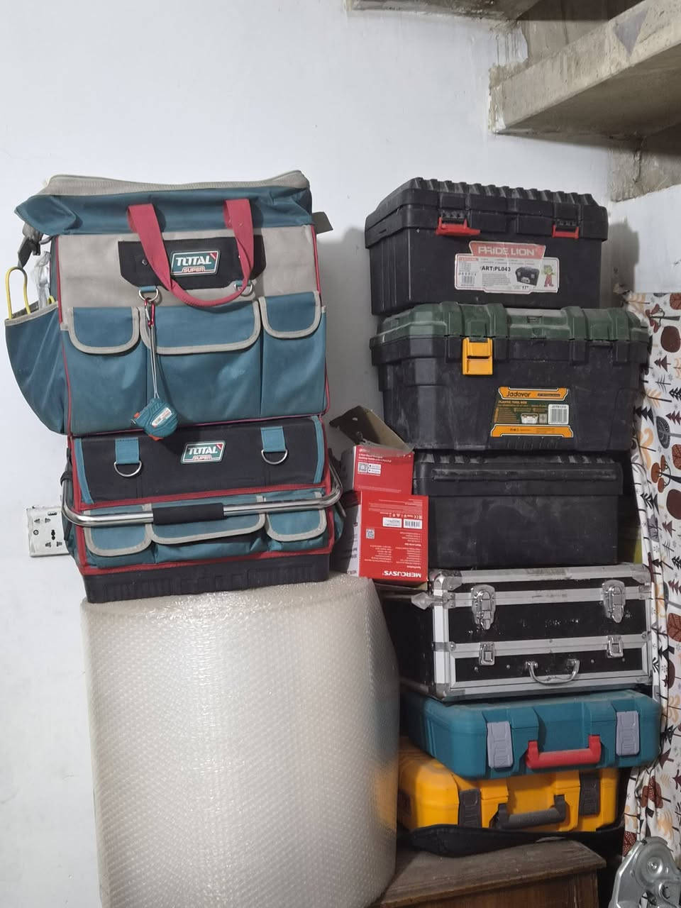درج هرمي مترتين ونص ويصير 5 
جنط وبوكسات فارغة للبيع شلع فقط شلع 
بغداد شعب ب 100 الف 
***********
