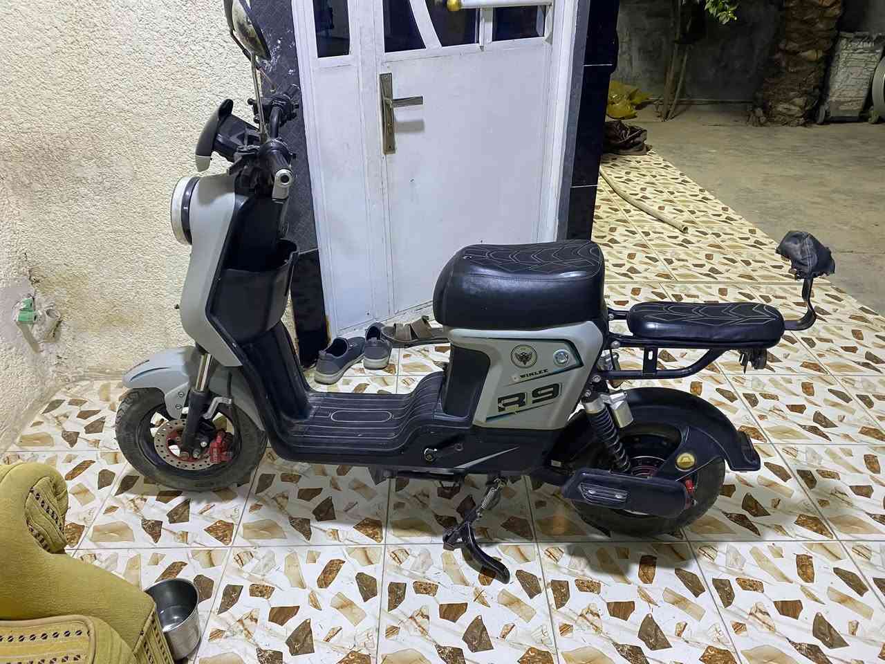 R9 • ٢٠٢٦ • نقصها بطاريات