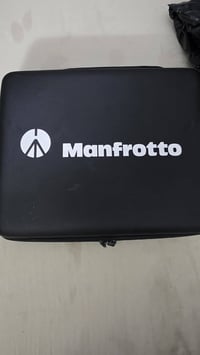 للبيع للتواصل 07709910424 نظافته ٩٥ % Manfrotto MVG300XM هو جيمبال ثلا...